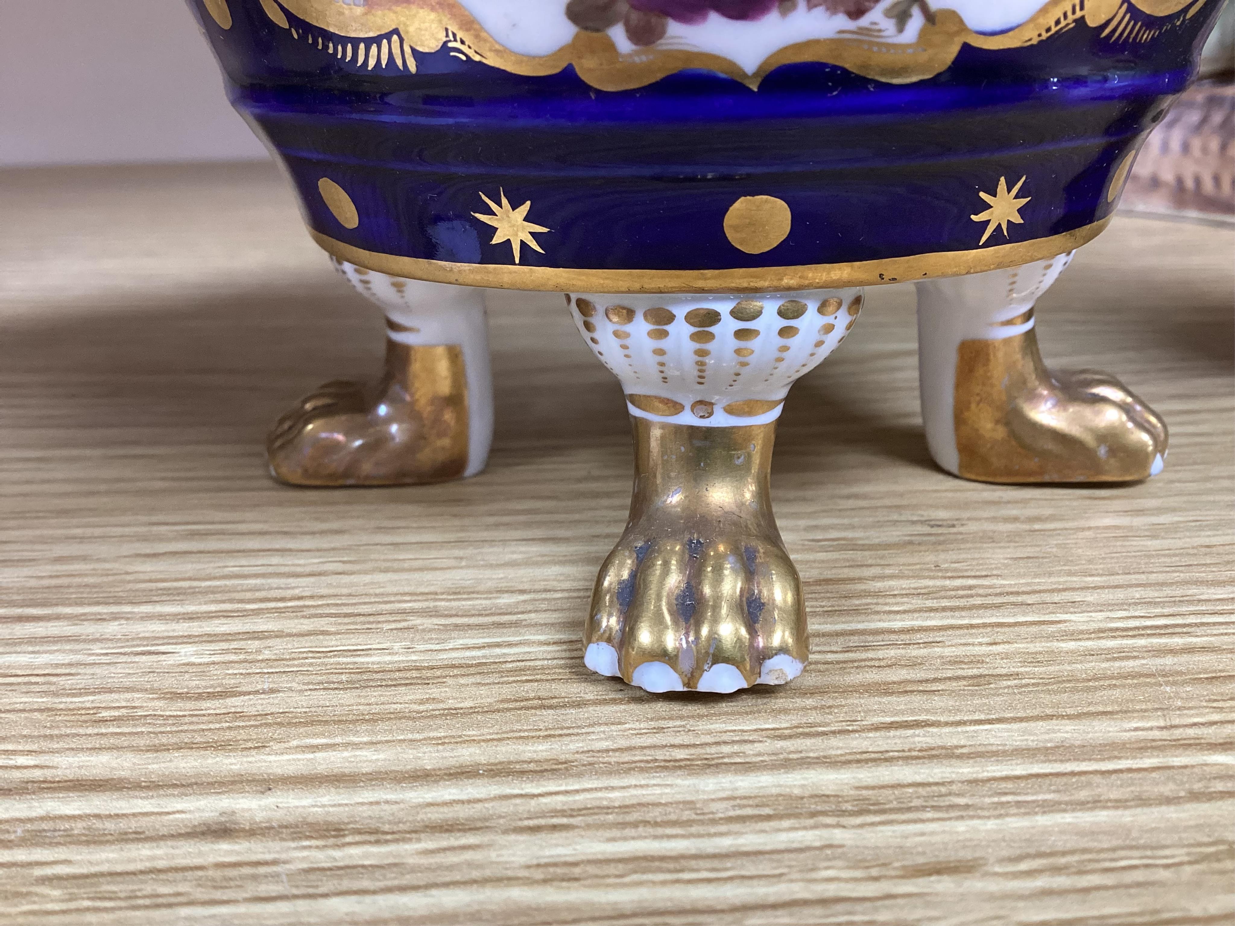 A pair of early 19th century Spode footed pastel burners, lacking covers, 9.5cm